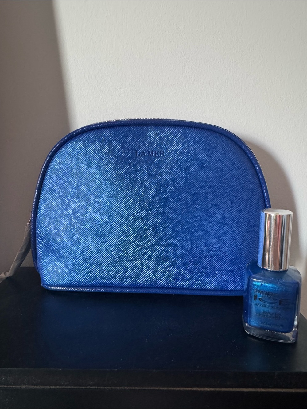 La Mer Metallic Blue Makeup Pouch & free gift 💅🏼
